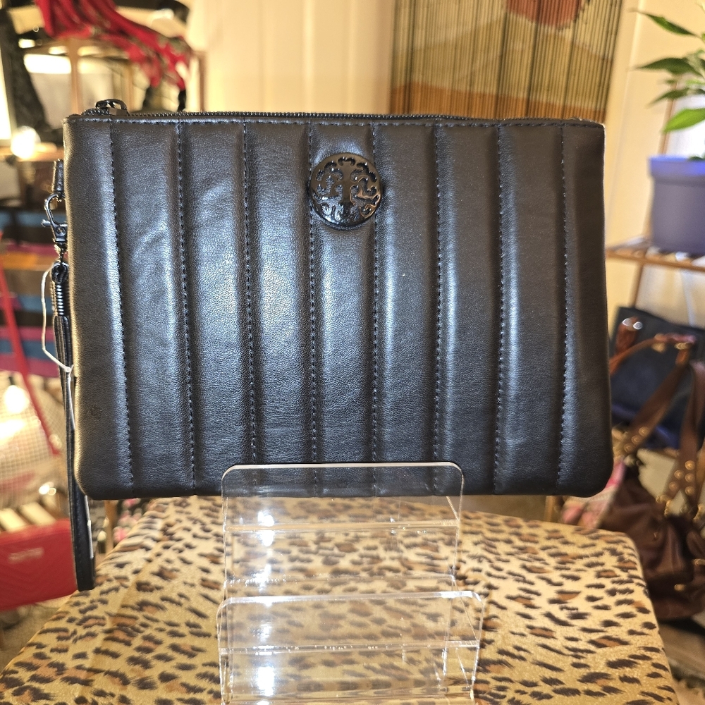 NWT Rebecca & Rifka Black Quilted Wristlet Clutch